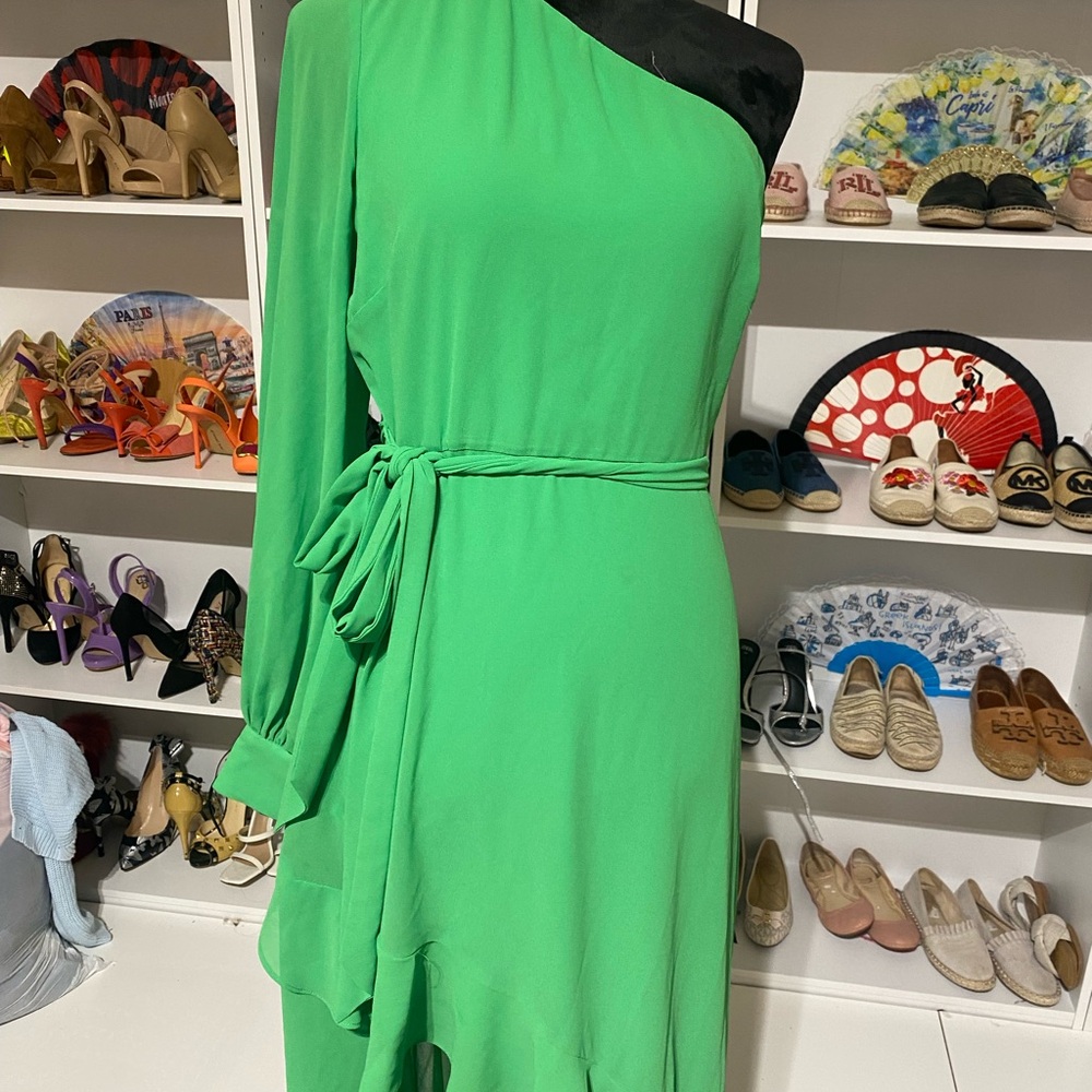 Elegant Green One-Shoulder  ruffled Dress